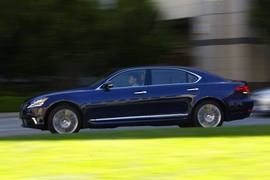 2013款雷克萨斯LS海外试驾实拍