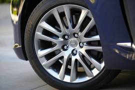 2013款雷克萨斯LS海外试驾实拍