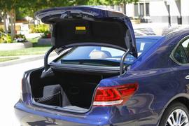 2013款雷克萨斯LS海外试驾实拍