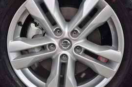 2012款日产奇骏2.0L