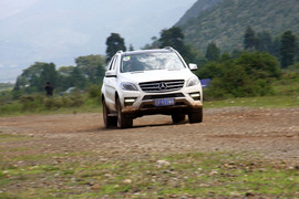 2012款奔驰ML350动感型试驾