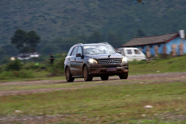 2012款奔驰ML350动感型试驾