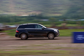2012款奔驰ML350动感型试驾