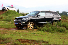 2012款奔驰ML350动感型试驾