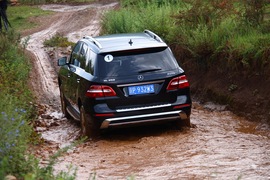 2012款奔驰ML350动感型试驾