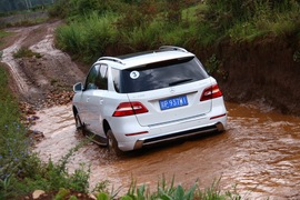 2012款奔驰ML350动感型试驾