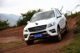 2012款奔驰ML350动感型试驾