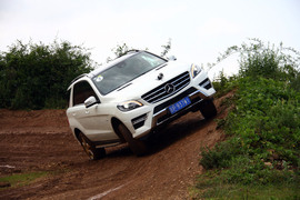 2012款奔驰ML350动感型试驾