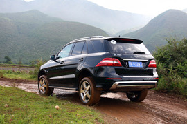 2012款奔驰ML350动感型试驾