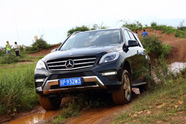 2012款奔驰ML350动感型试驾