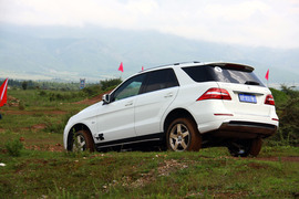 2012款奔驰ML350动感型试驾
