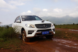 2012款奔驰ML350动感型试驾