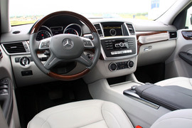 2012款奔驰ML350动感型试驾