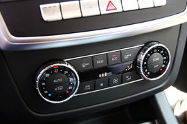 2012款奔驰ML350动感型试驾