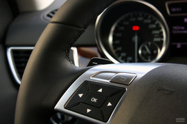 2012款奔驰ML350动感型试驾