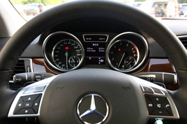 2012款奔驰ML350动感型试驾