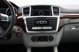 2012款奔驰ML350动感型试驾