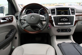 2012款奔驰ML350动感型试驾