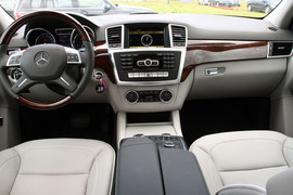 2012款奔驰ML350动感型试驾