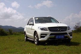 2012款奔驰ML350动感型试驾