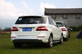 2012款奔驰ML350动感型试驾