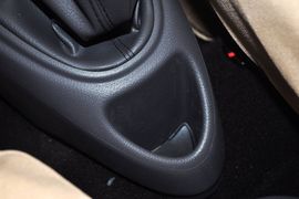 2012款江淮悦悦1.0L手动豪华型