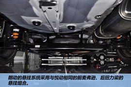 2012款北京现代朗动1.8L手自一体尊贵型