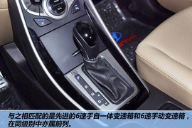 2012款北京现代朗动1.8L手自一体尊贵型