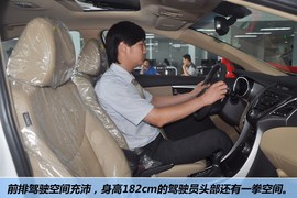 2012款北京现代朗动1.8L手自一体尊贵型