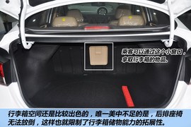 2012款北京现代朗动1.8L手自一体尊贵型
