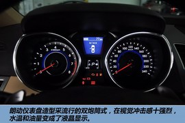 2012款北京现代朗动1.8L手自一体尊贵型