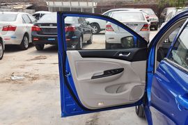 全新比亚迪速锐1.5L手动豪华型