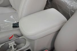 全新比亚迪速锐1.5L手动豪华型