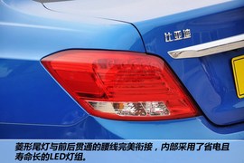 全新比亚迪速锐1.5L手动豪华型到店实拍