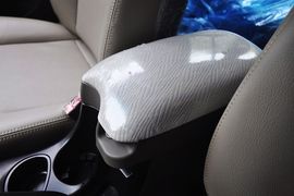 2012款华泰圣达菲2.0L手动两驱豪华型