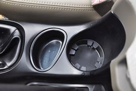 2012款华泰圣达菲2.0L手动两驱豪华型