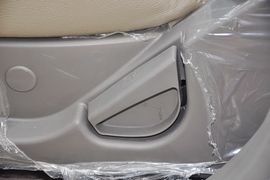 2012款华泰圣达菲2.0L手动两驱豪华型