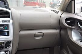 2012款华泰圣达菲2.0L手动两驱豪华型