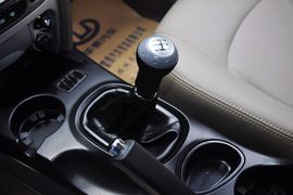 2012款华泰圣达菲2.0L手动两驱豪华型