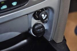 2012款华泰圣达菲2.0L手动两驱豪华型