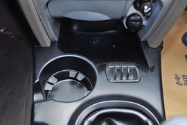 2012款华泰圣达菲2.0L手动两驱豪华型