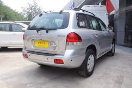 2012款华泰圣达菲2.0L手动两驱舒适型