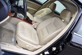 2012款广汽传祺2.0L自动豪华版