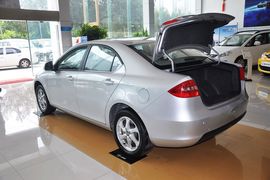 2012款江淮和悦1.5L手动尊逸型