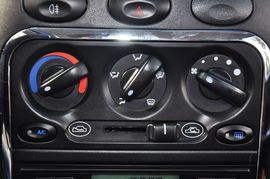 2012款宝骏乐驰1.2L手动活力型