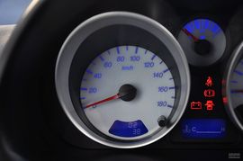 2012款宝骏乐驰1.2L手动活力型