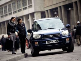 2003款丰田RAV4