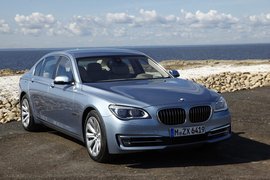 2013款宝马750Li俄罗斯试驾实拍