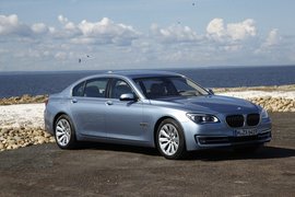 2013款宝马750Li俄罗斯试驾实拍