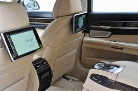 2013款宝马750Li俄罗斯试驾实拍